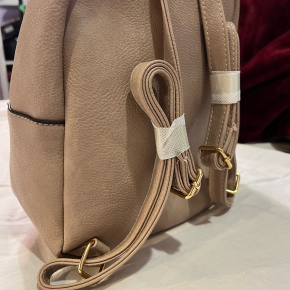 Backpack - Picture 2 of 5